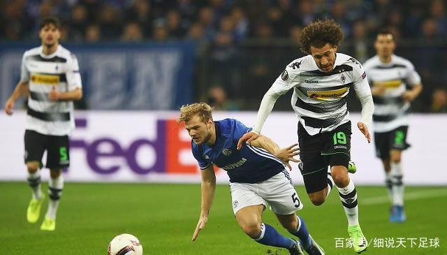 门兴格拉德巴赫主场击败沙尔克04，升至积分榜首